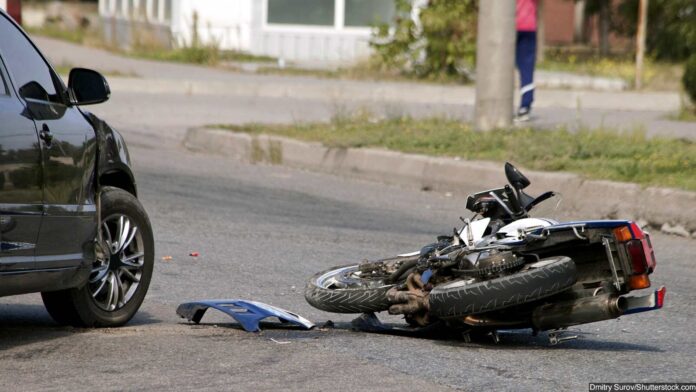 रेवाड़ी में कार ने बाइक को मारी टक्कर