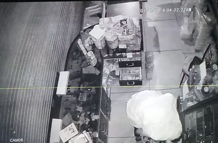 रेवाड़ी में 2 दुकानों में चोरी
